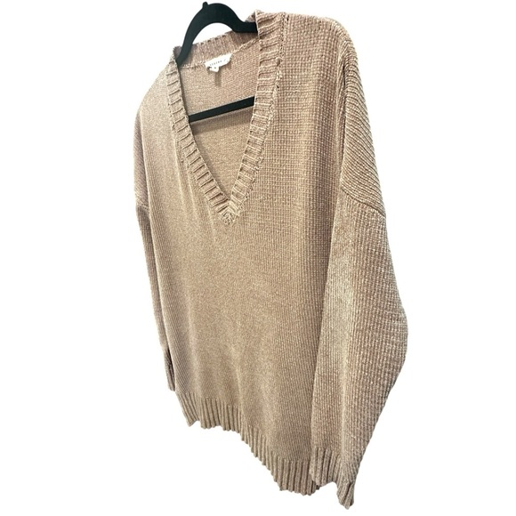 Reborn J Tan V-Neck Sweater with Ribbed Detailing - Picture 2 of 9